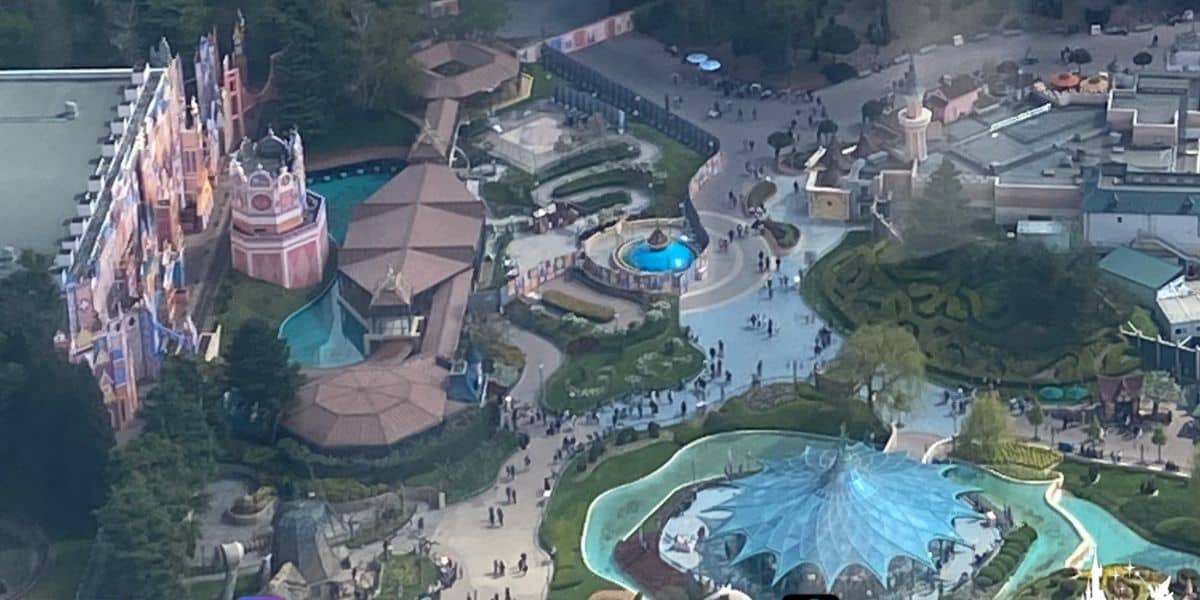 Magical Mishap: Drones Dive at Disneyland Paris! Join the Conversation on Disney’s Nighttime Spectacles.
