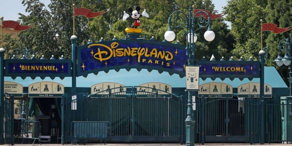 Disneyland Paris Weather Alert: Outdoor Attractions Temporarily Closed Amid Storm ⛈