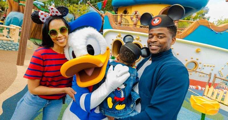 The Heartwarming Disney Hug Rule: Adding Magic to Every Disneyland Visit