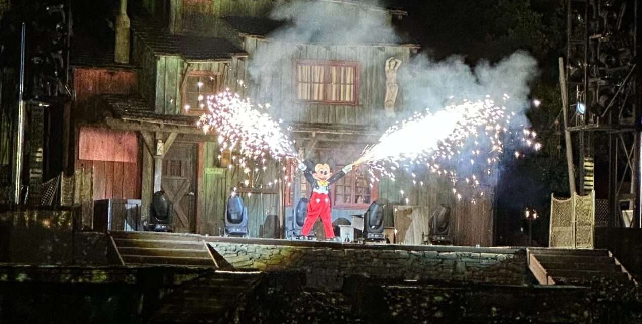 Unexpected Firework Mishap During Mickey Mouse Performance at Disneyland Park: A Night of Surprises