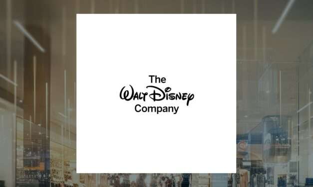 “Disney’s Stock Weathers Minor Dip Amid Analyst Optimism and Strong Quarterly Earnings”