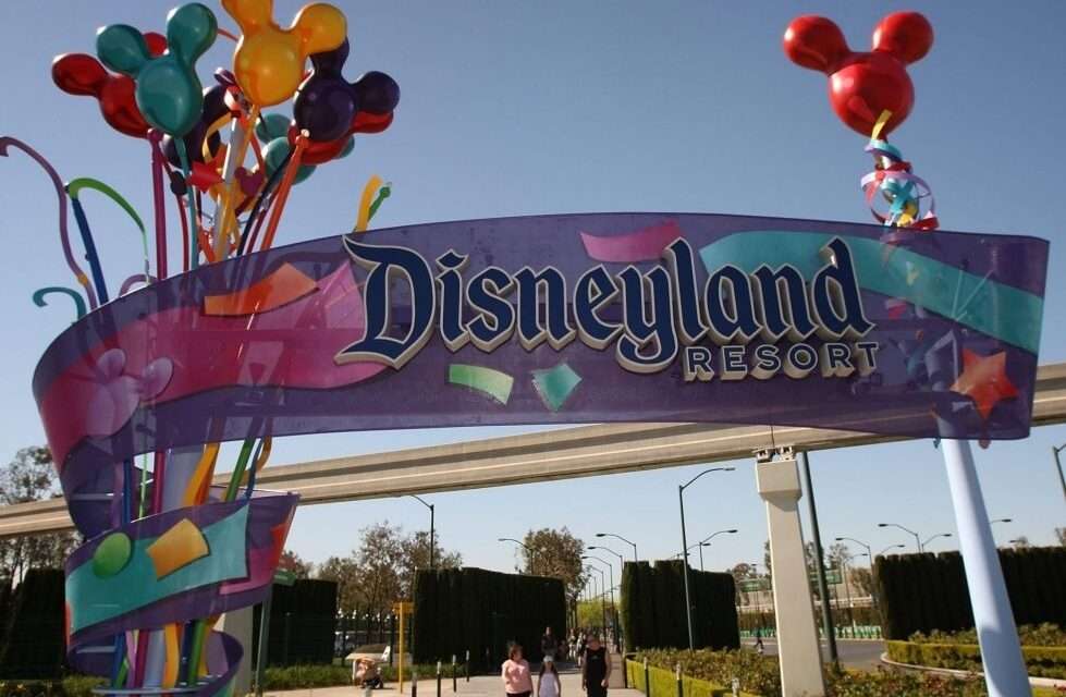 Disneyland Drama: Arrest of Single Mother Sparks Online Outrage