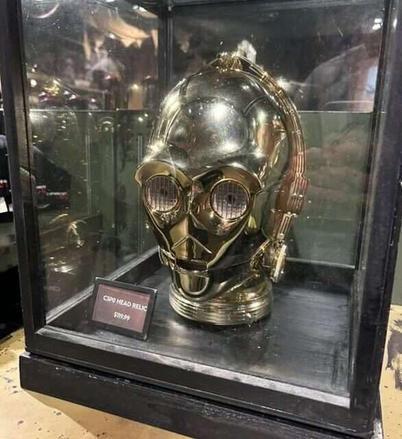 “Unveiling the Galactic Splendor: C-3PO Replica Head Lands at Disneyland Resort!”